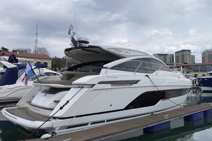 Яхта Fairline 74