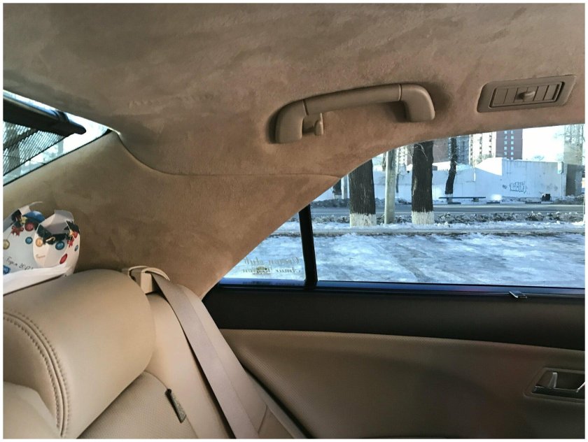 Алькантара в Тойота Кроун