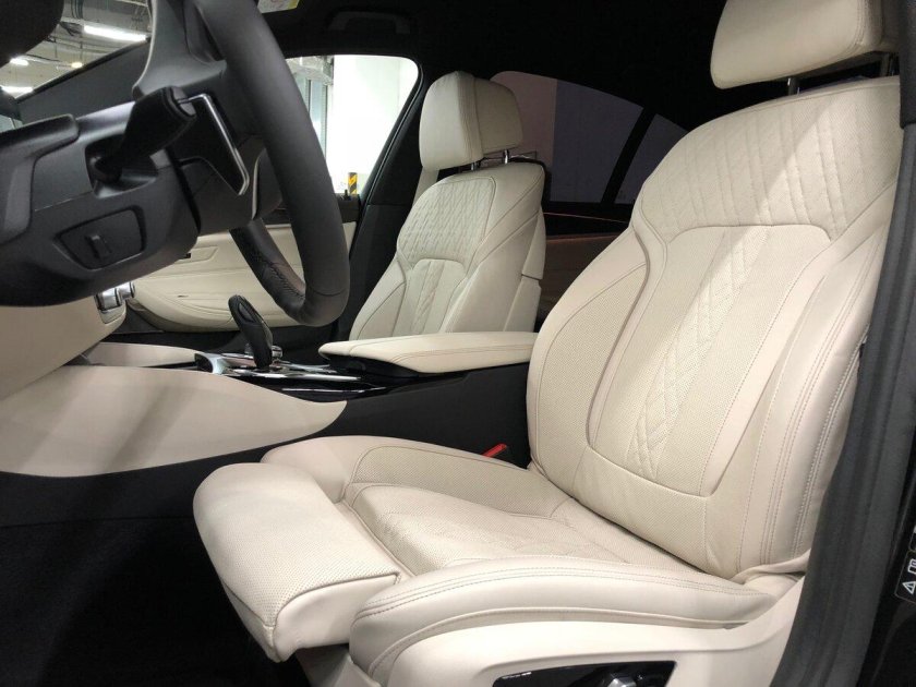 BMW 5 g30 белый салон