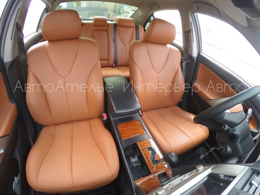 Коричневый салон Тойота Камри v50