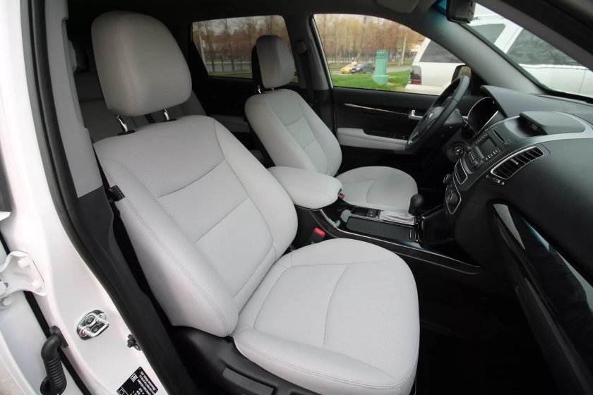 Киа Соренто светлый салон