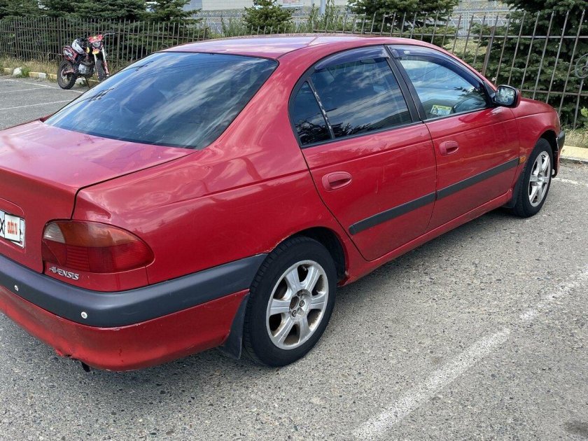Тойота авенсис 1998 года