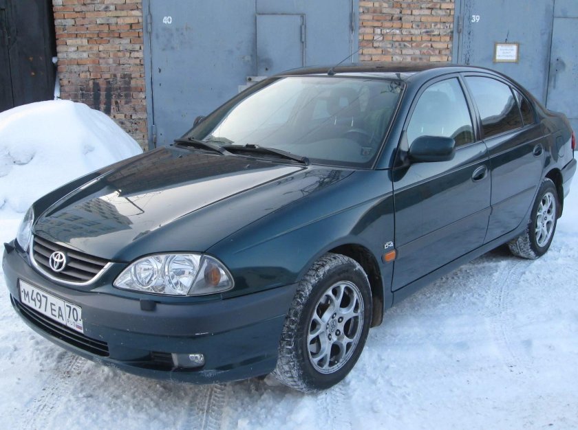 Тойота Авенсис 2000г