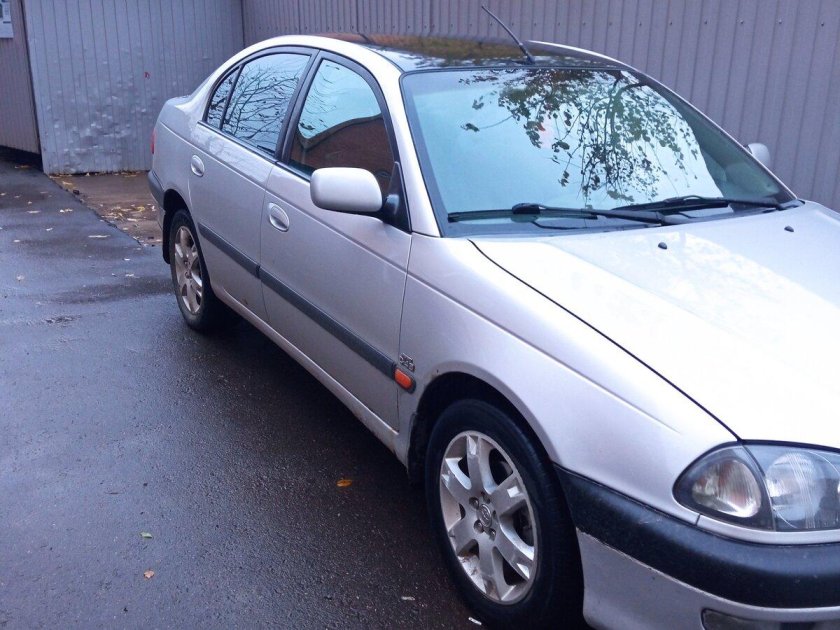 Тойота Авенсис 1999 года выпуска двигатель 1.6 110 л с