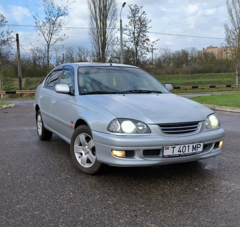 Тойота Авенсис 2000г