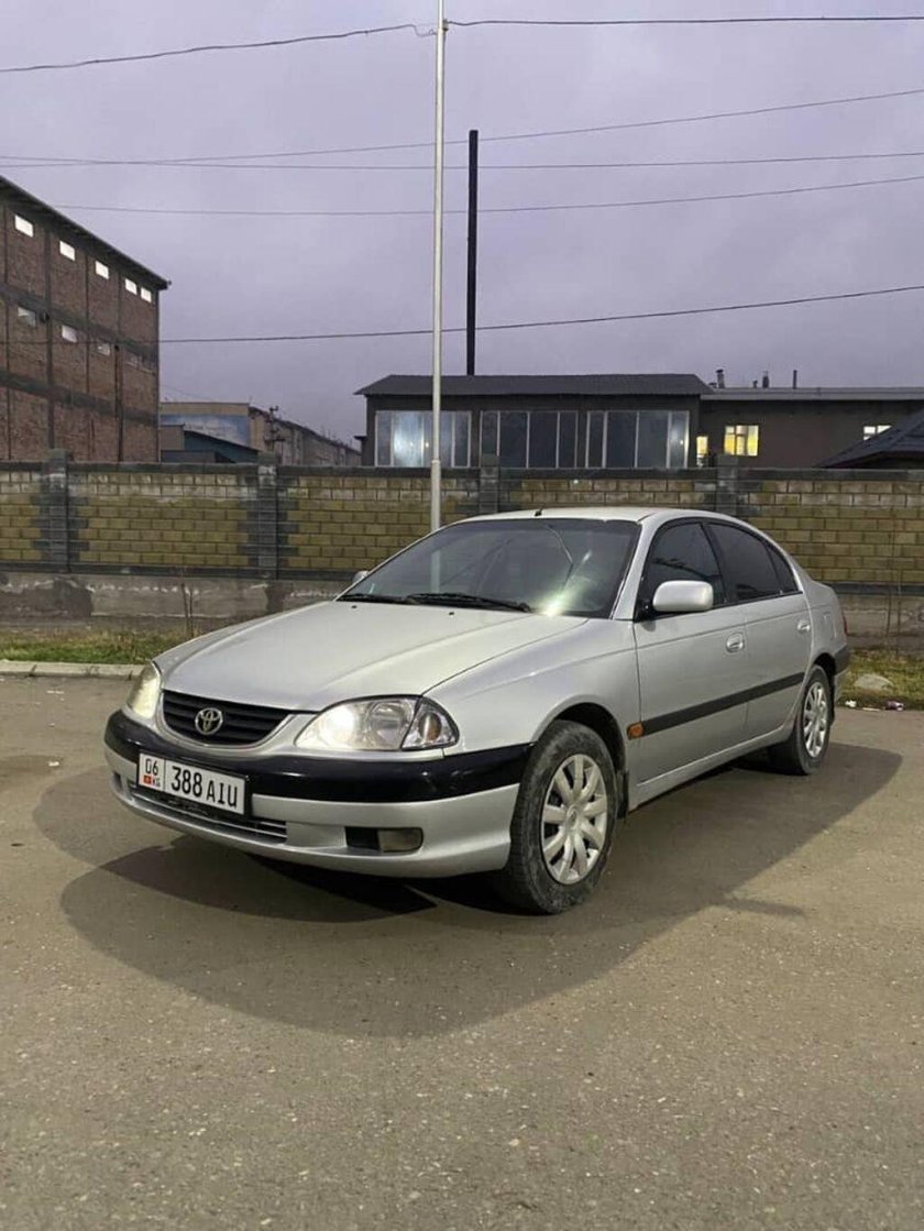 Тойота Авенсис 2000г