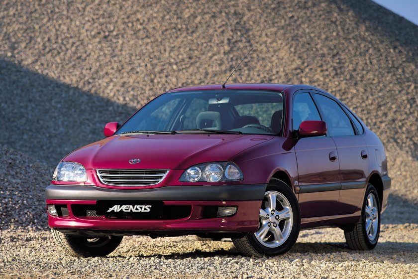 Тойота Авенсис 1999