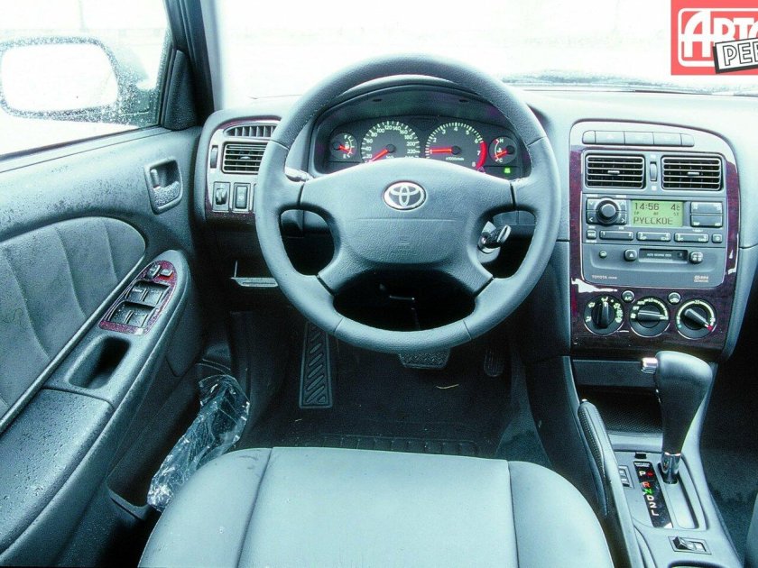 Тойота Авенсис 2001 1.6