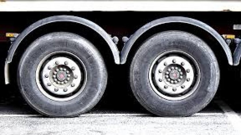 Колесо грузовика