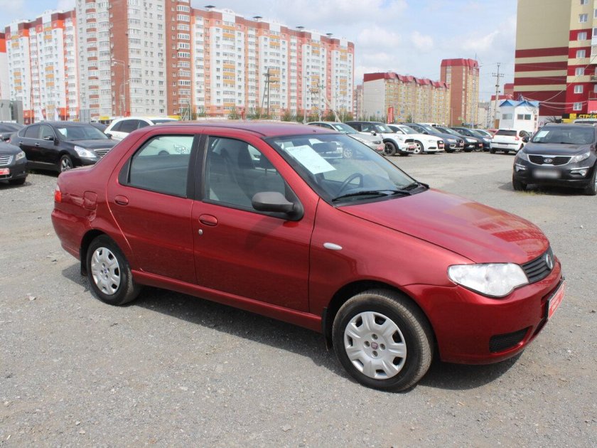 Фиат Альбеа красный