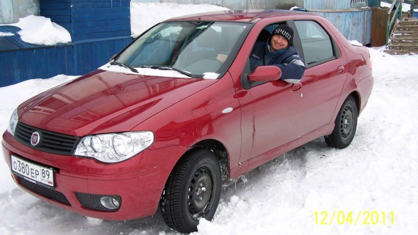 Фиат Альбеа красный