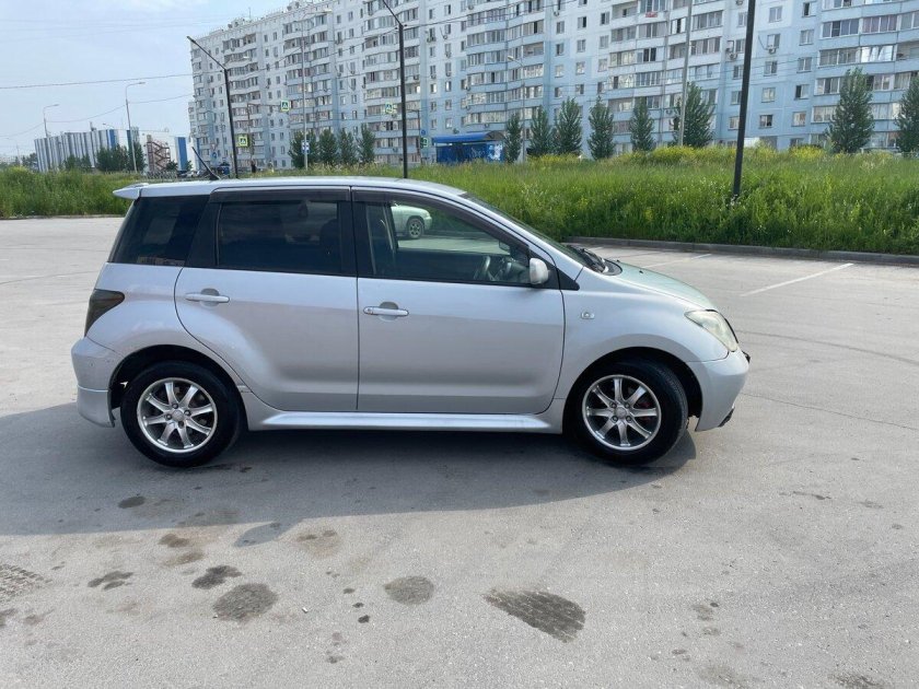 Тойота ист 2003