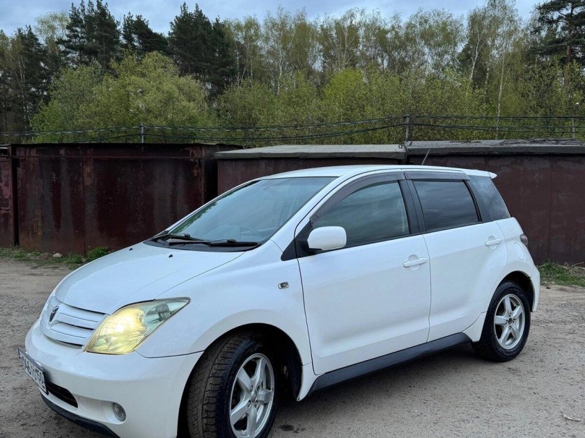 Тойота ист 2003