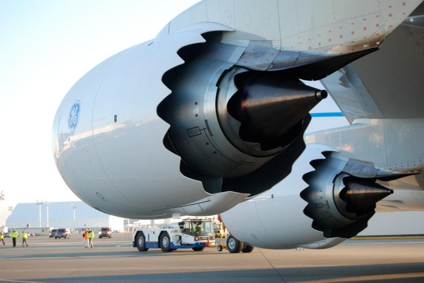 Боинг 747-8 двигатель