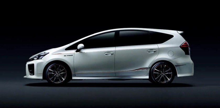 Toyota Prius Alpha 2015