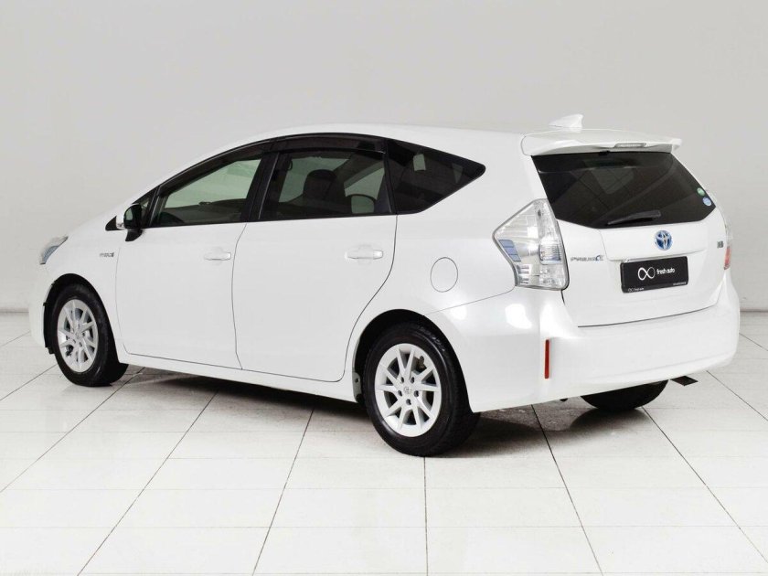 Тойота Приус 2013 года