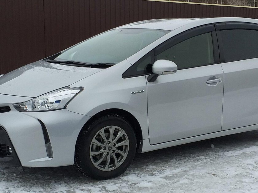 Toyota Prius Alpha 2019