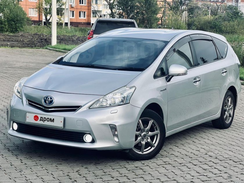 Toyota Prius Alpha 2012