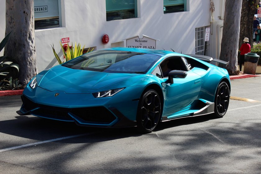 Ламборджини Хуракан голубая
