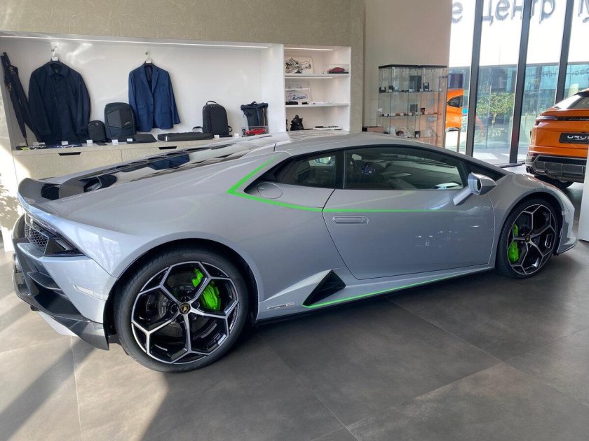 Lamborghini huracan серая