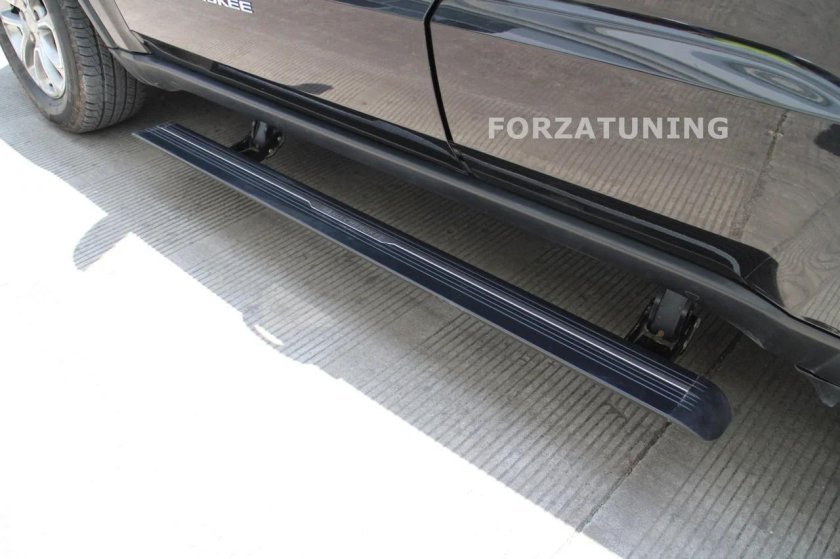 Выдвижные пороги для Гранд Чероки 2020