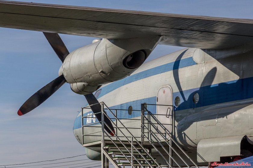 АН-8 самолет