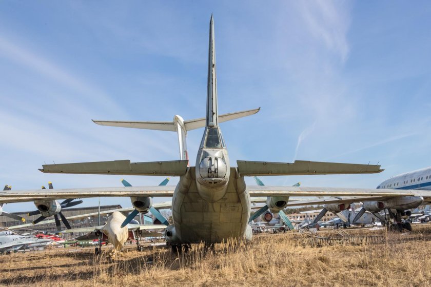 АН-8 самолет