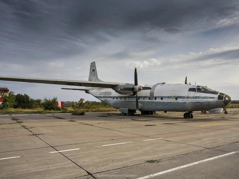 АН-8 самолет