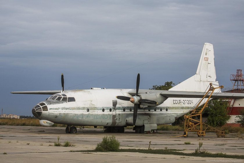 АН-8 самолет