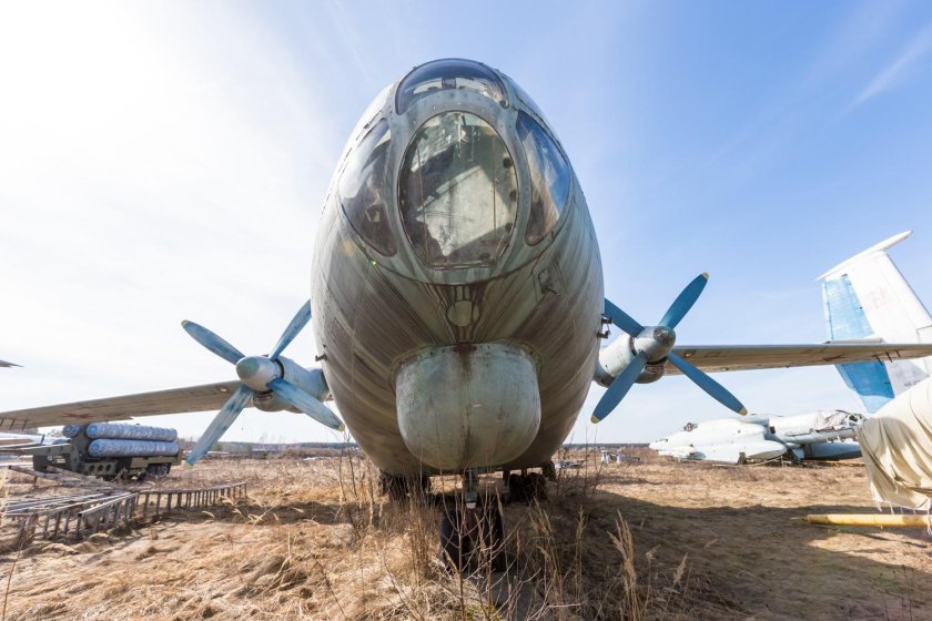 АН-8 самолет