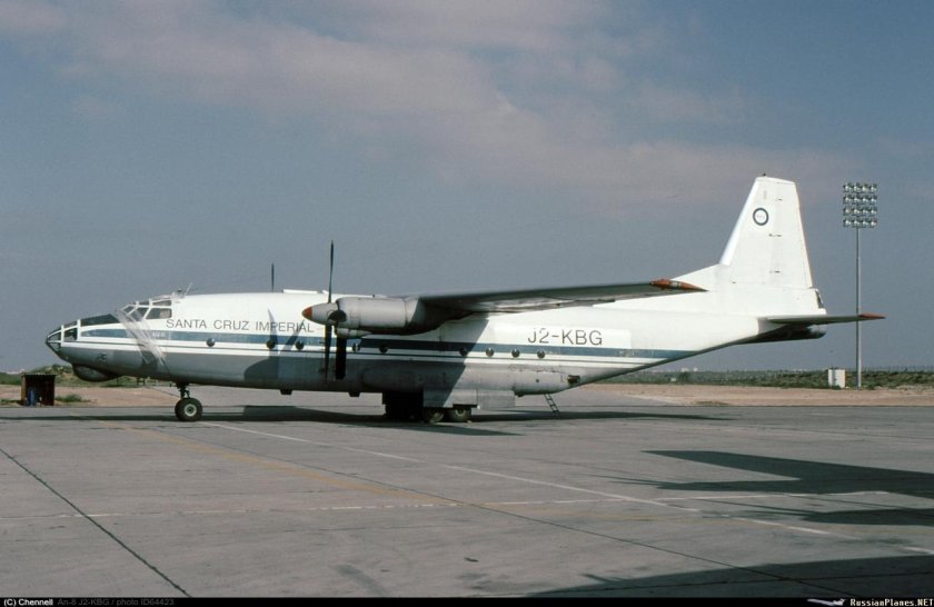 АН-8 самолет