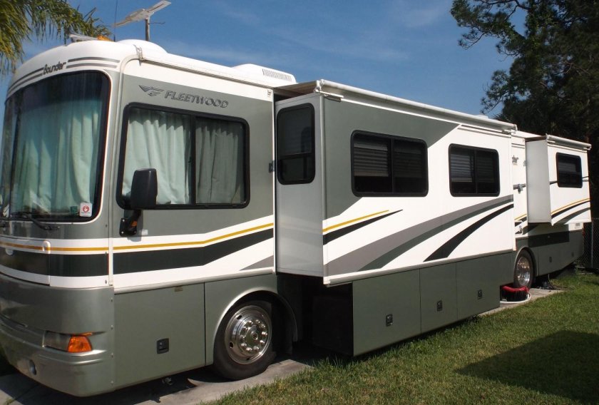 Автодом Fleetwood Bounder