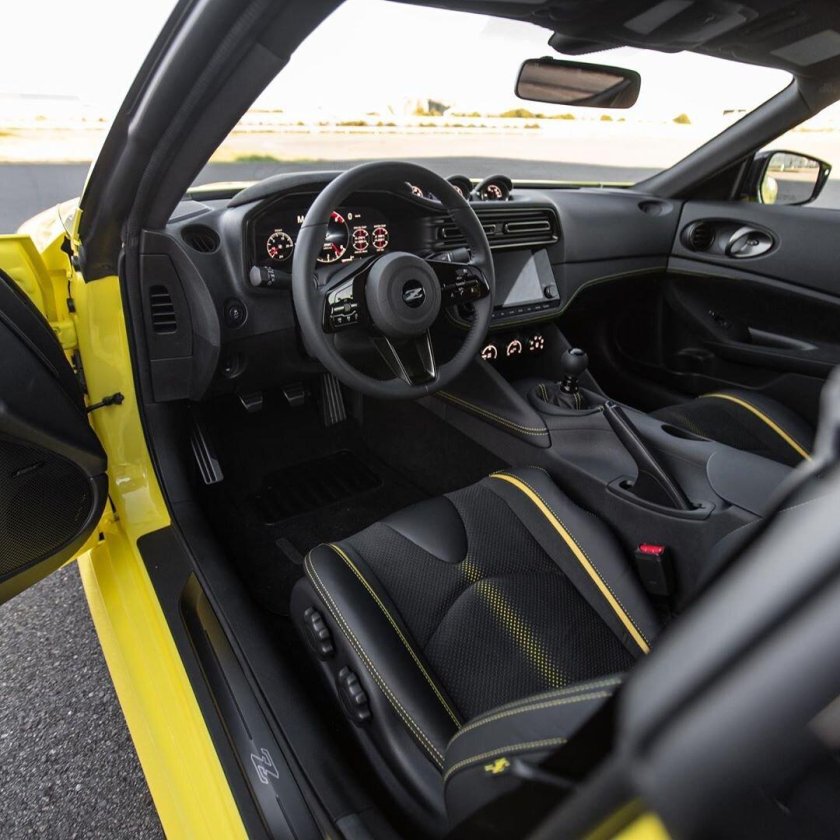 Nissan 400z салон