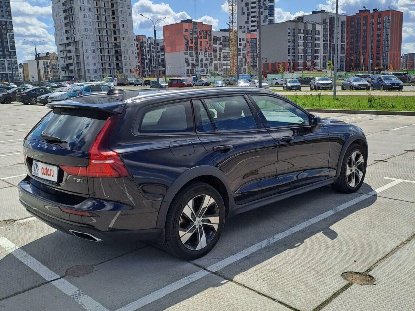 Volvo v90 Cross Country