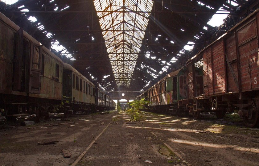 Станция депо заброшенные поезда