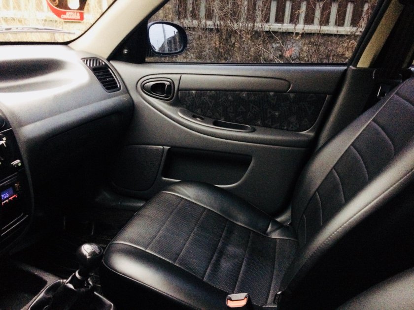 Chevrolet lanos черный салон