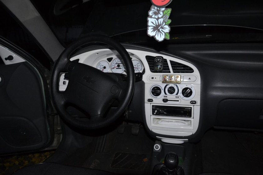 Chevrolet lanos черный салон