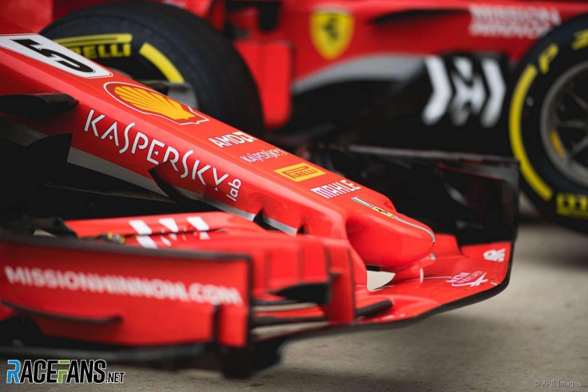 Феррари ф1 с красным антикрылом