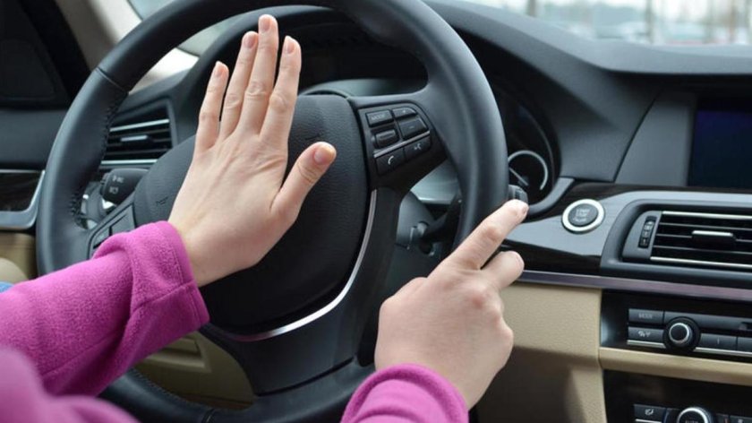 Девушка за рулем