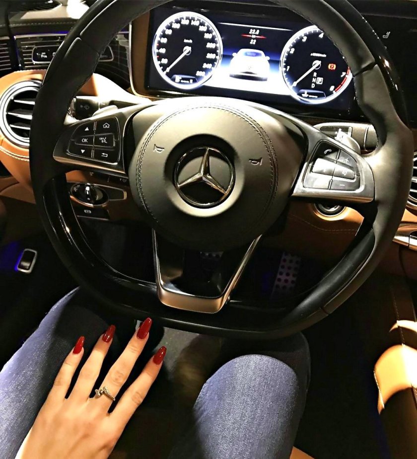 За рулем Мерседес c205