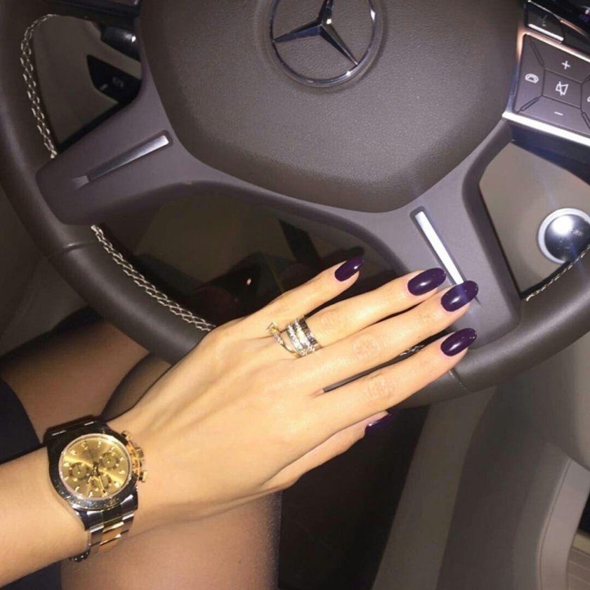 Ногти богатых девушек