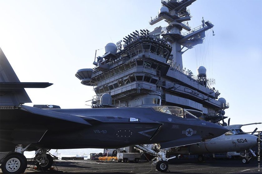 Авианосец Карл Винсон США