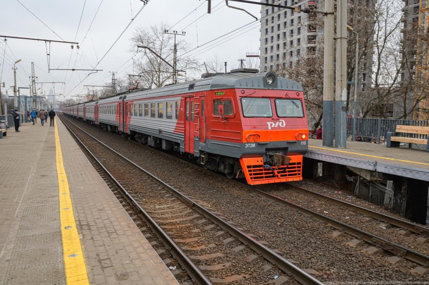 Электропоезд эт 2 м