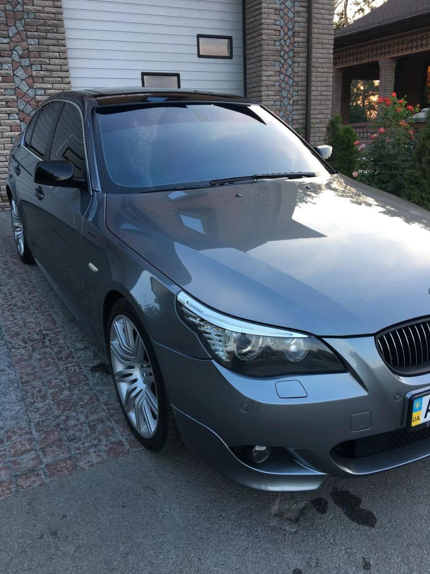 БМВ е60 серая
