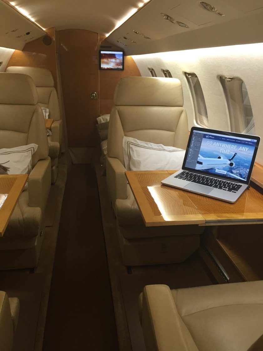 Hawker 700 салон