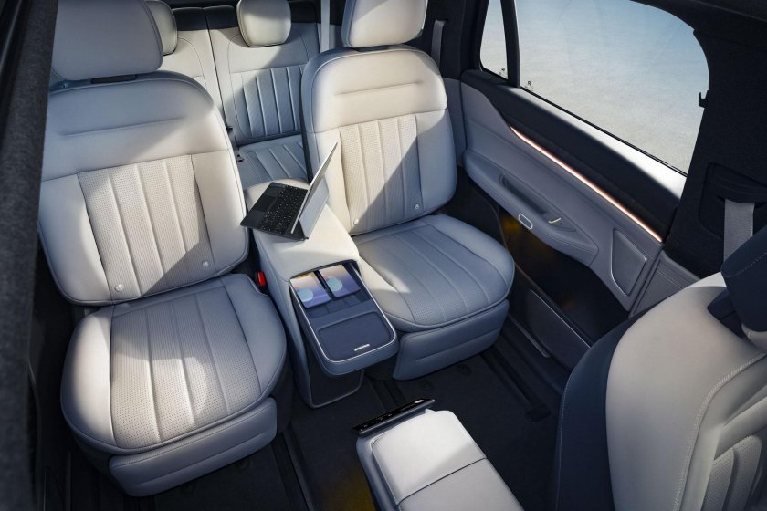 Электромобиль Nio es8