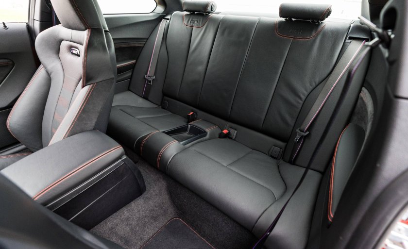 2 BMW салон сзади