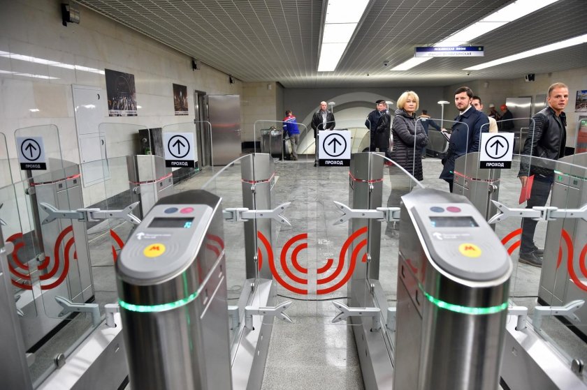 Новые турникеты в метро Москвы