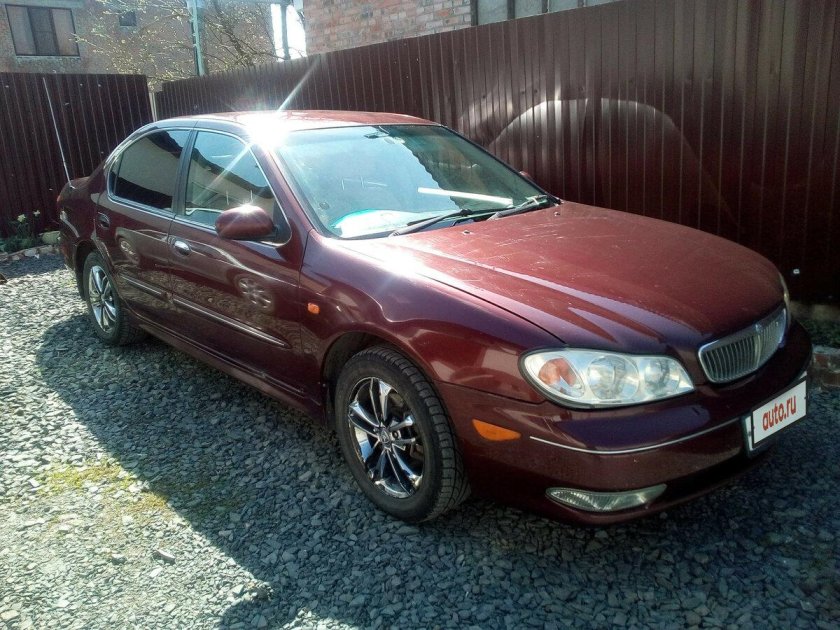 Ниссан Цефиро бордовая