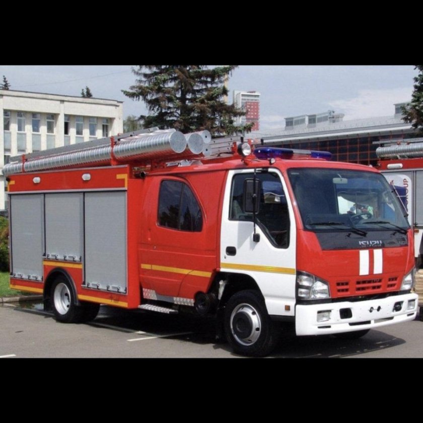 Автоцистерна пожарная АЦ 2,0-40/2 на шасси Isuzu nqr75p